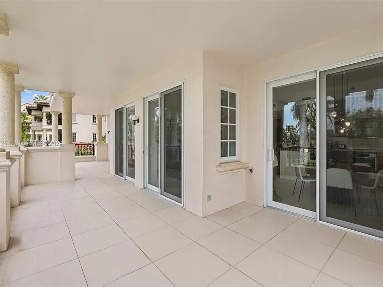 19127 Fisher Island Dr #19127 — Photo 34
