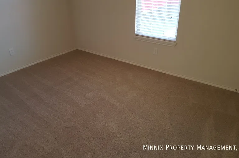 1002 Oshkosh Ave — Photo 29