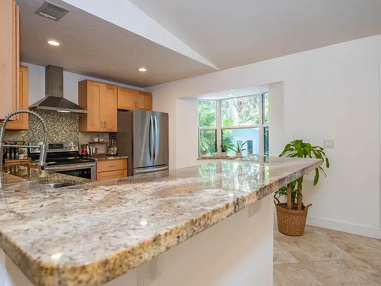 1075 Morningside Dr — Photo 10