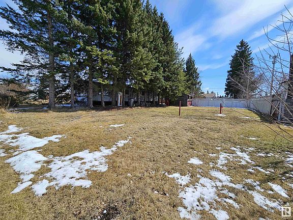 4th image of 4919 52nd Ave