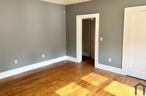 2nd image of 410 Egan St