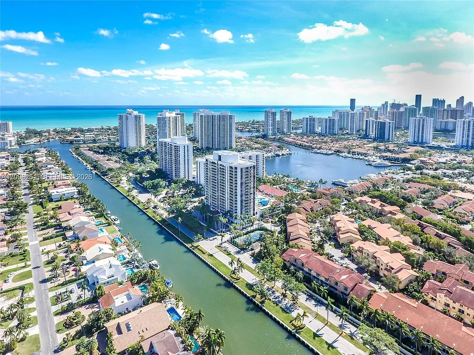3610 Yacht Club Dr #410