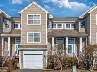 10 Sycamore Ln, Randolph, NJ 07869