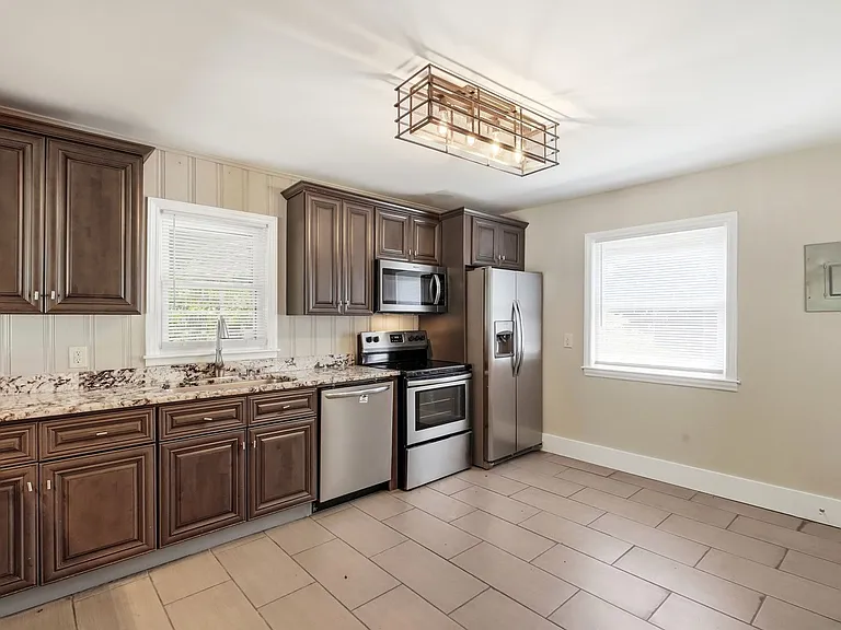 1230 Roanoke Ave — Photo 13