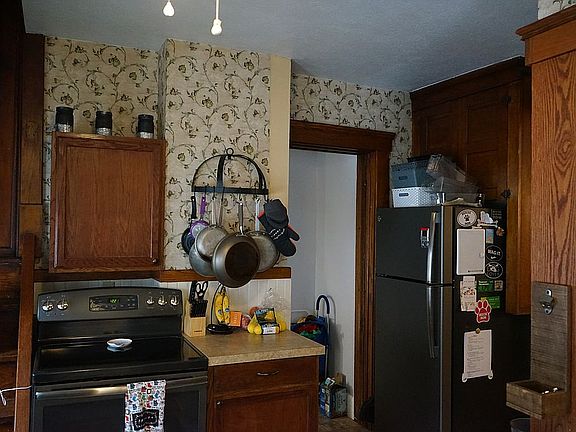 Downstairs Unit - kitchen