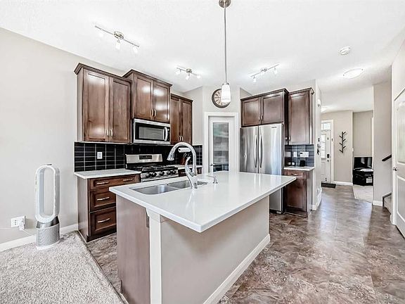 4th image of 176 Evanspark Gdns N