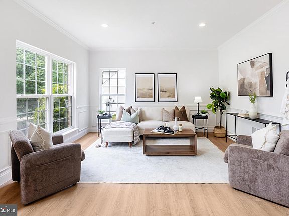 4th image of 10404 Brightfield Ln