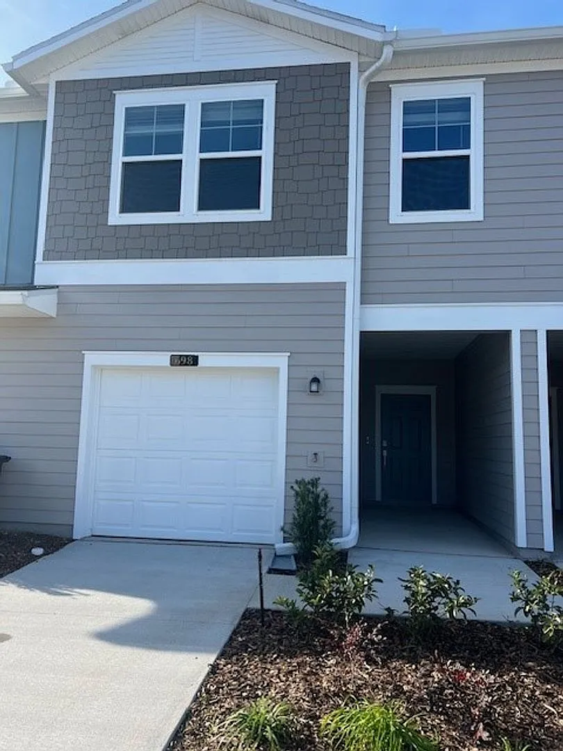 Newer Townhome - Tara West End — Photo 1