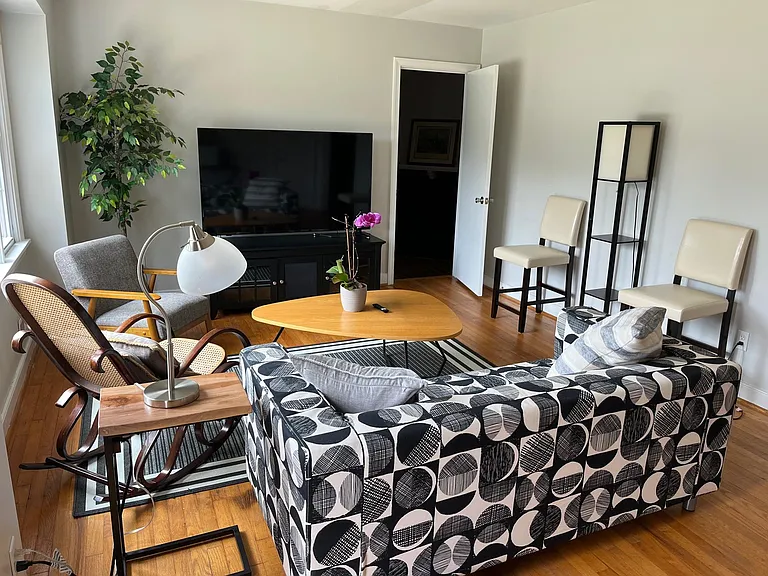 8602 Warrenton Dr — Photo 9
