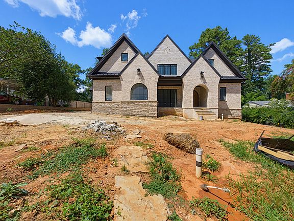 3rd image of 3422 Redbud Ln