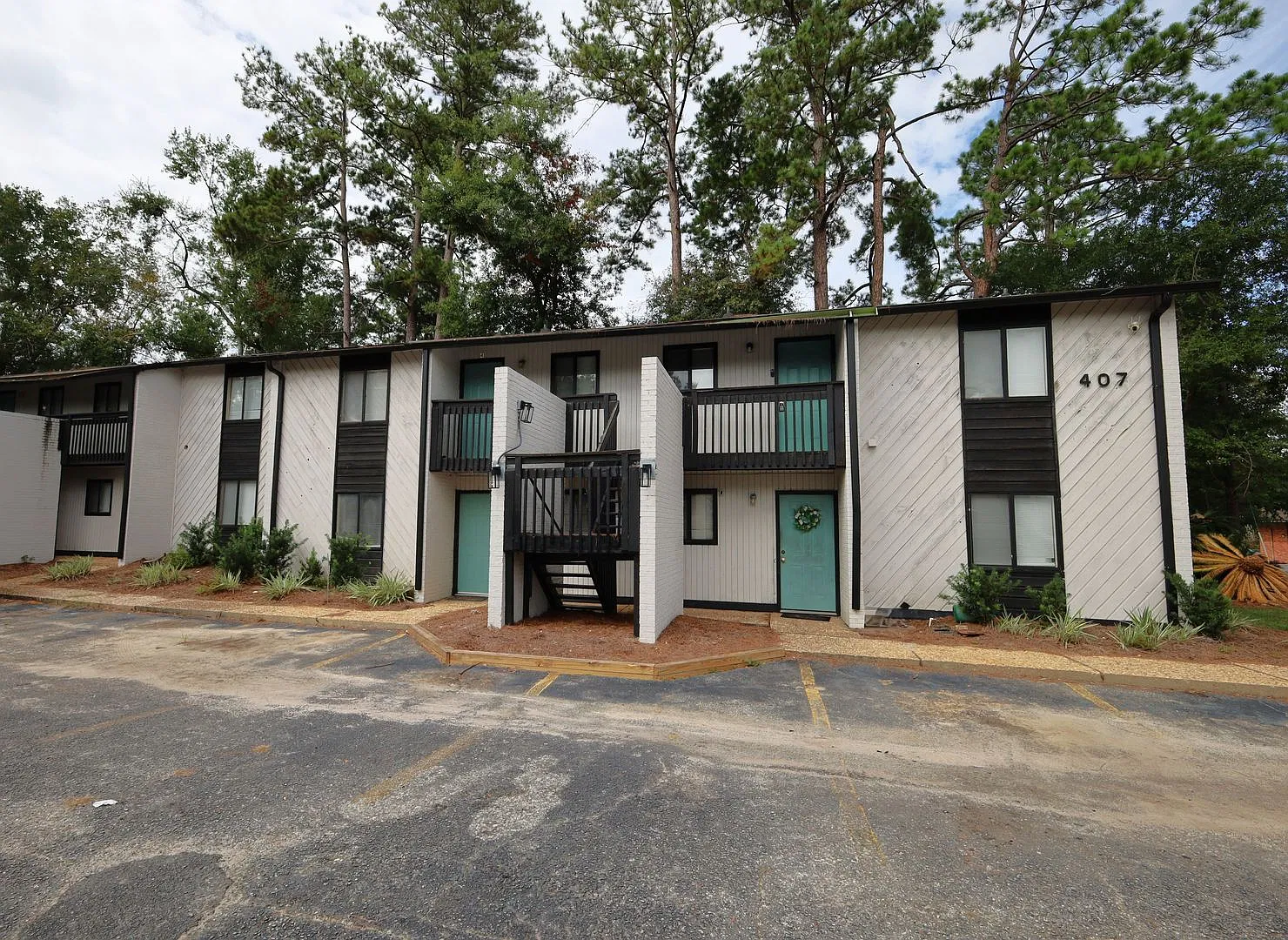 407 Pendleton Place — Photo 2