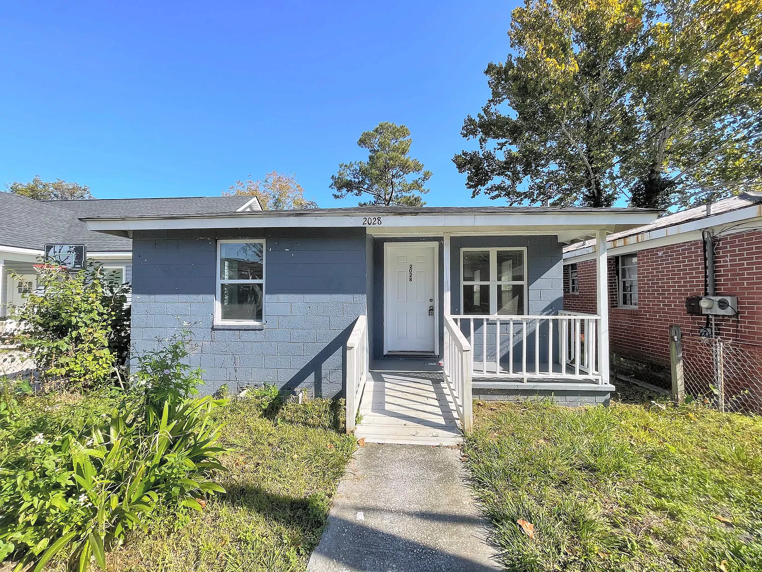 3 bed, 900 sqft, $1,550 — Photo 1
