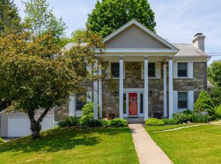 29 Round Hill Rd, Poughkeepsie, NY 12603