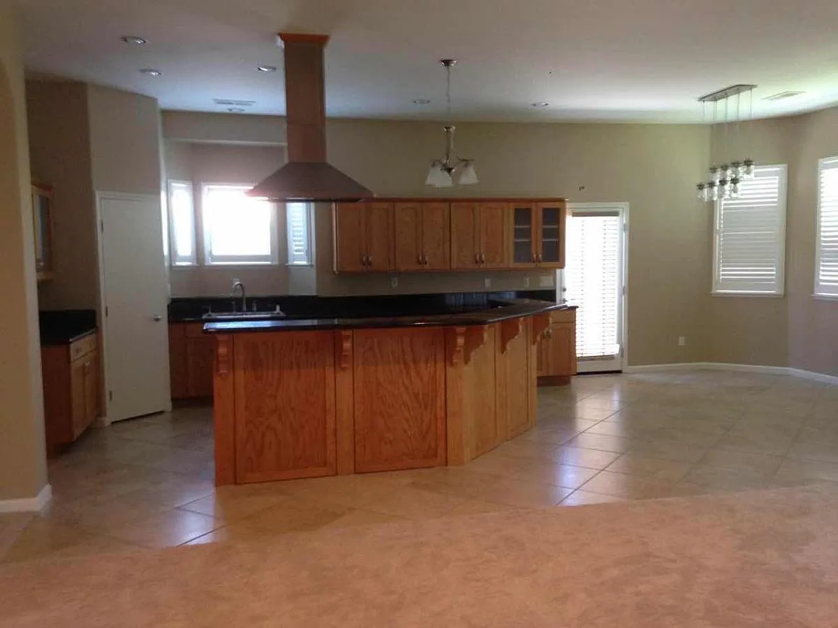 924 N Linwood Ct photo 1