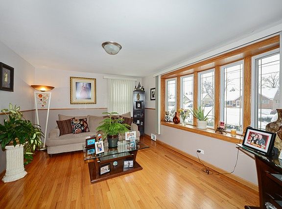 2nd image of 10112 W Palmer Ave
