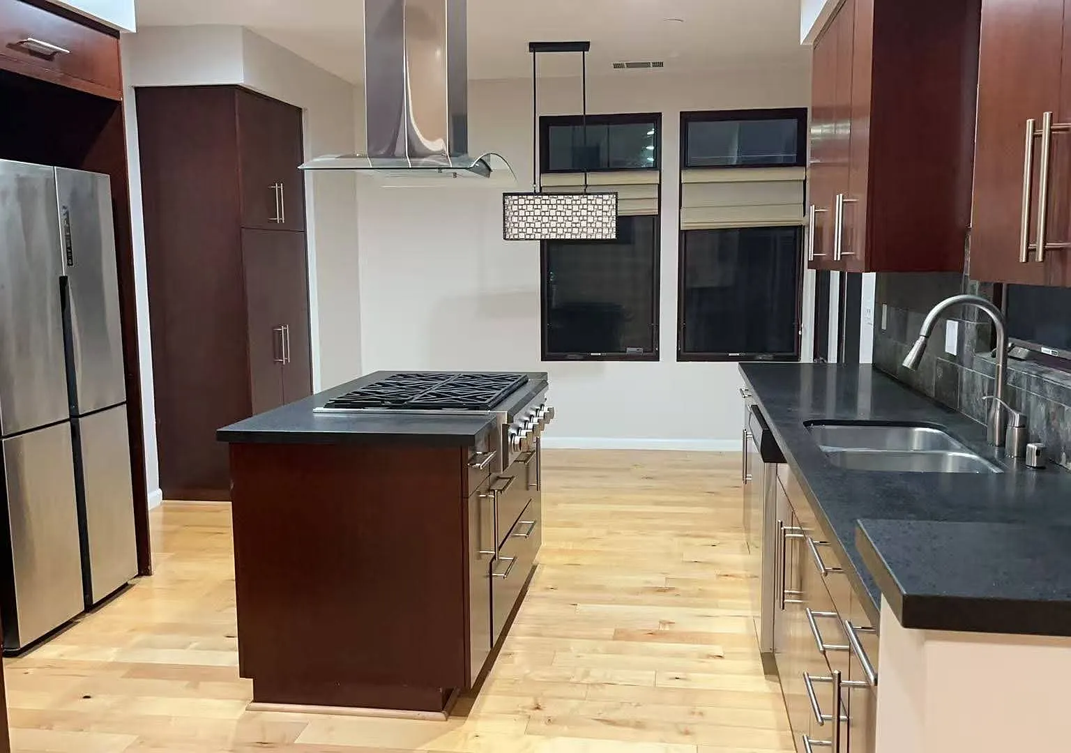 4 bed, 2340 sqft, $9,500 — Photo 4