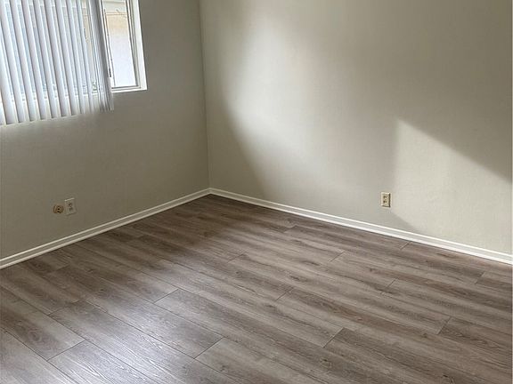 3rd image of 3430 W 170th St
