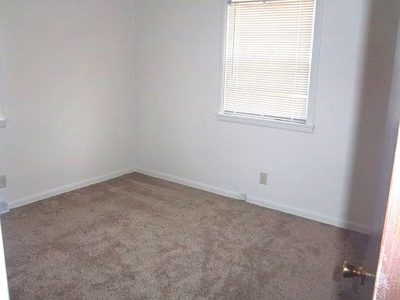 4th image of 261 Oakwood Dr