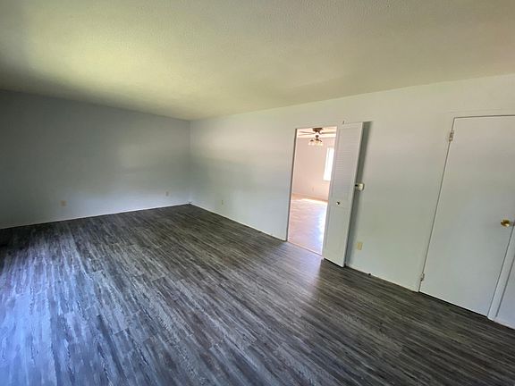 2nd image of 1713 Crestview Dr