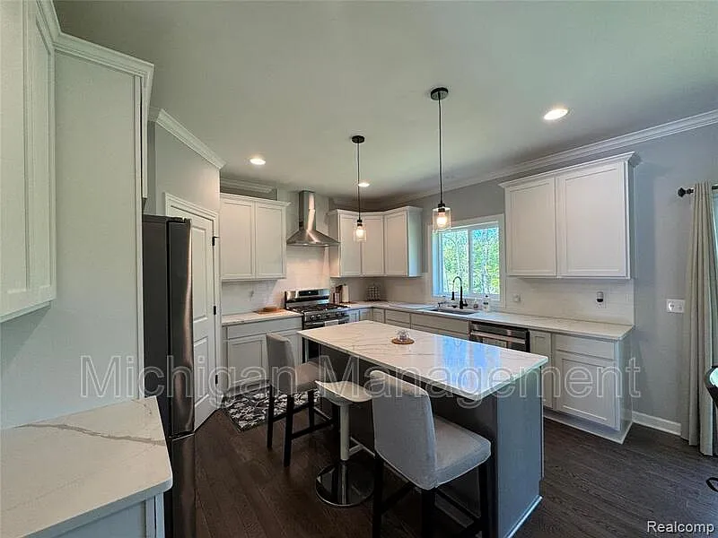 4 bed, 2.5 bath, 2467 sqft, $2,695 — Photo 4