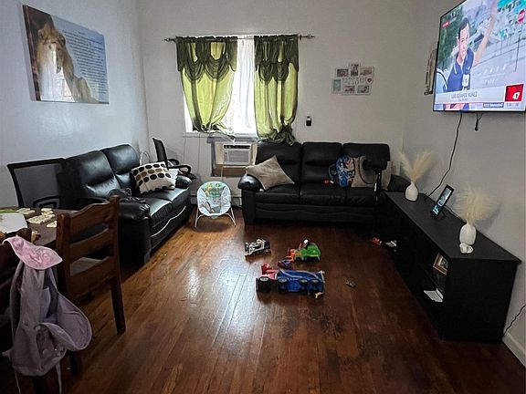 3rd image of 877 Elsmere Place