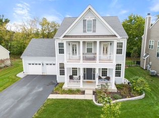 3689 Thornhill Dr, Elgin, IL 60124