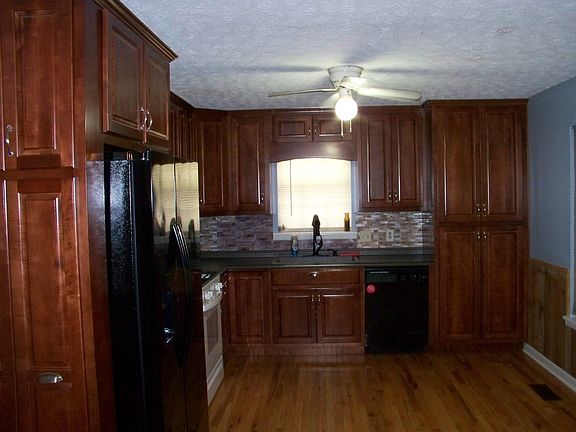 2nd image of 1816 Briarwood Ln SE