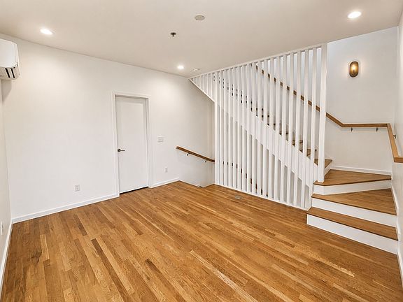 5th image of 76 E 17th St