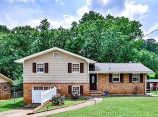 886 Meadow Rock Dr, Stone Mountain, GA 30083