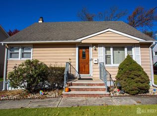 9 Parkway Pl, Parlin, NJ 08859