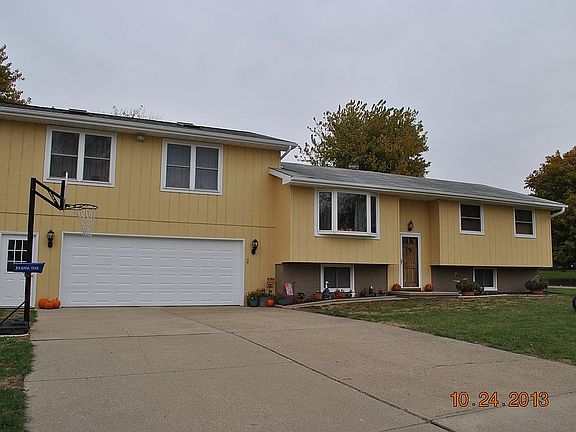 3rd image of 300 W 2nd Ave