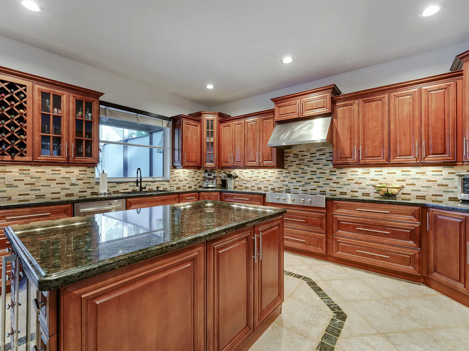 4 bed, 3.5 bath, 3407 sqft, $6,000 — Photo 3