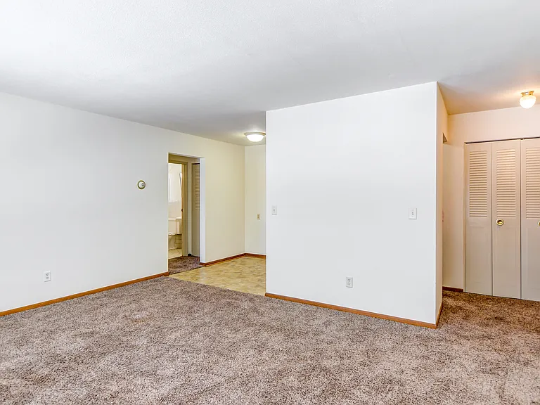 Pillsbury Apartments — Photo 10