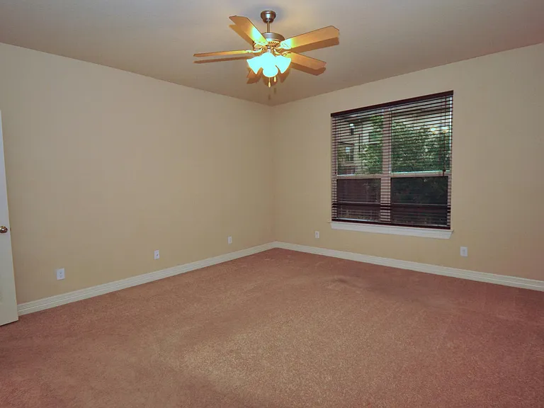 5496 Devonwood St — Photo 10