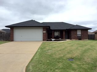 9308 Buttonwood Ave, Moore, OK 73160