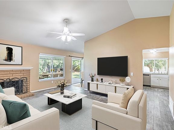 3rd image of 2415 Peppertree Ln