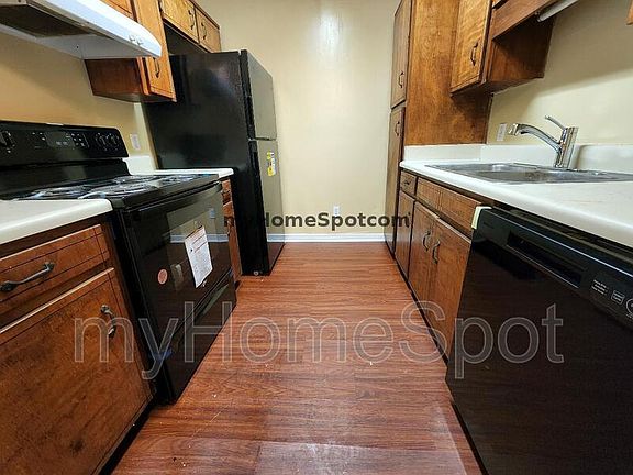 4th image of 8430 Country Walk Dr APT B