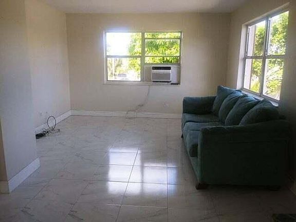 3rd image of 1007 S East St #B