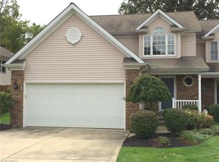 46 Sunset Cove Cir, Eastlake, OH 44095