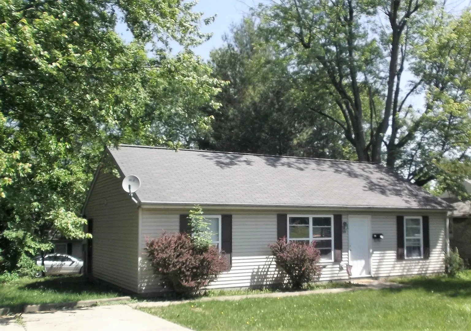 3 bed, 2 bath home close to IU Stadium! - Available August 2027! — Photo 1