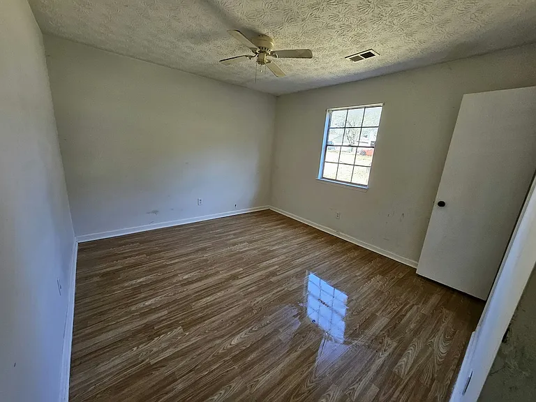 300 Martin Dr — Photo 16