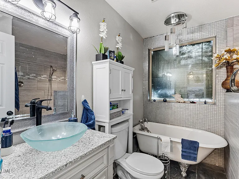 4716 W Christy Dr — Photo 29