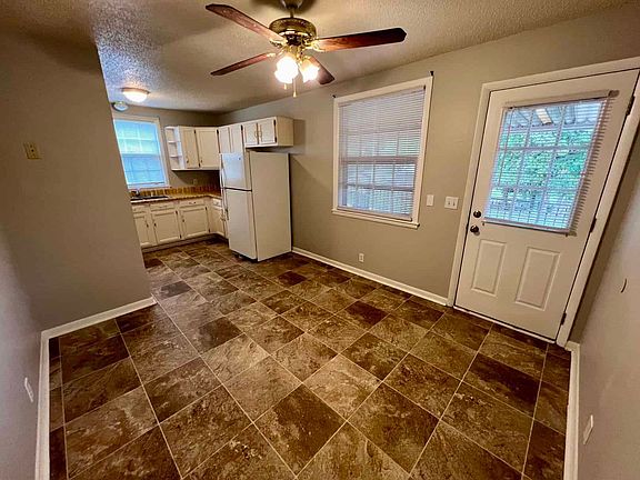 5th image of 1907 Foxdale Dr