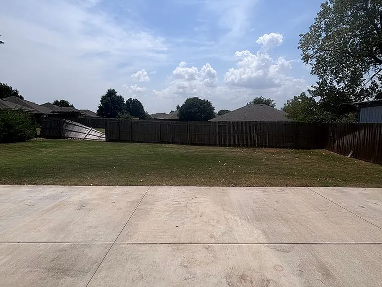 1434 Princeton Cir — Photo 3