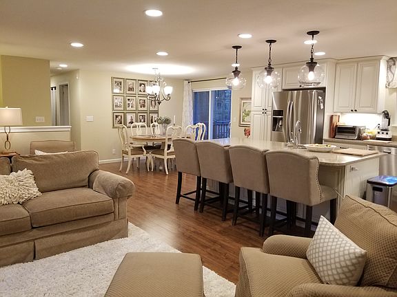 3rd image of 24700 SE 28th Pl