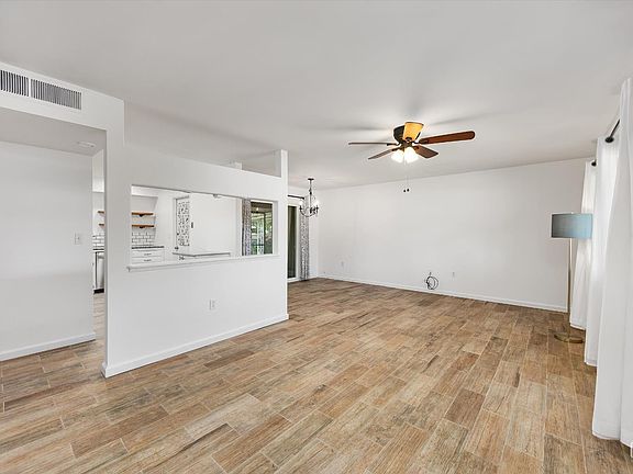 4th image of 400 Cherry Hills Dr