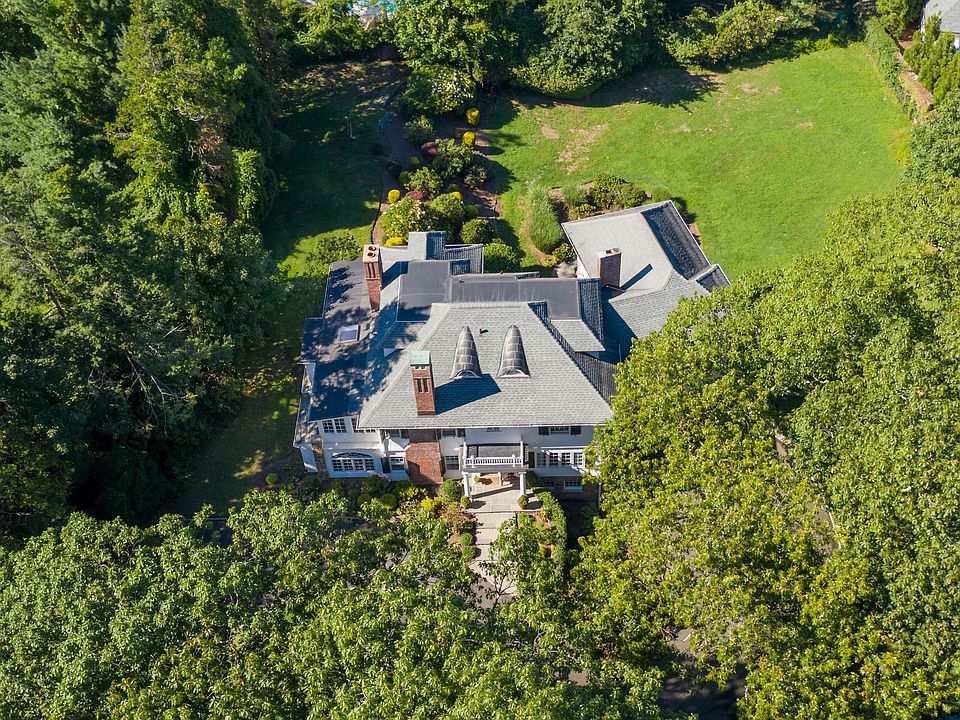 4 Upper Dogwood Lane