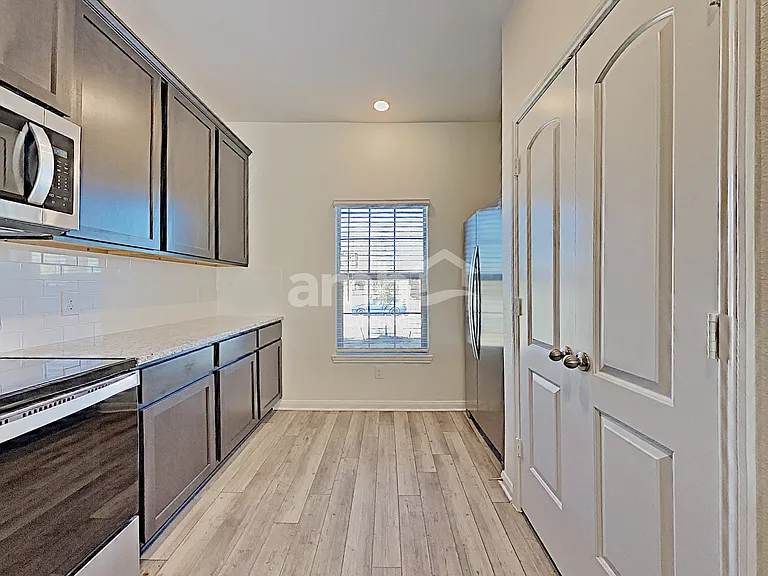 310 Garrett Ct — Photo 4