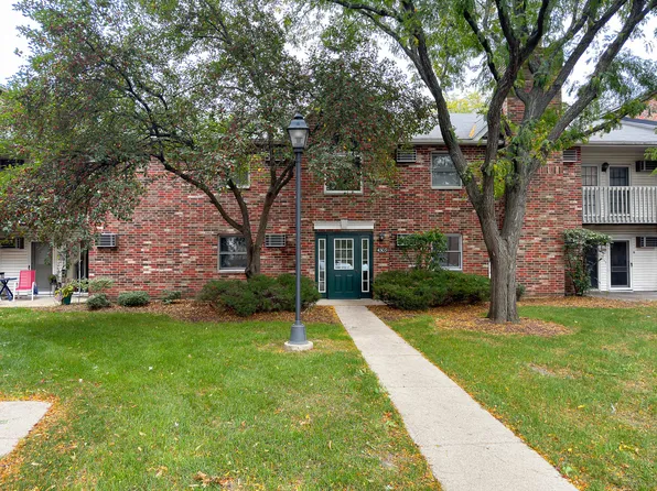 4303 W Shamrock Ln, McHenry, IL 60050