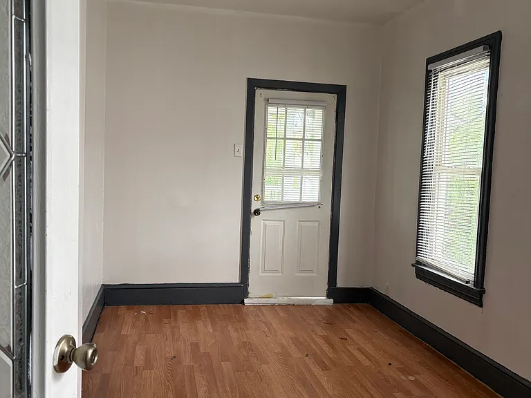 243 Pear St — Photo 2